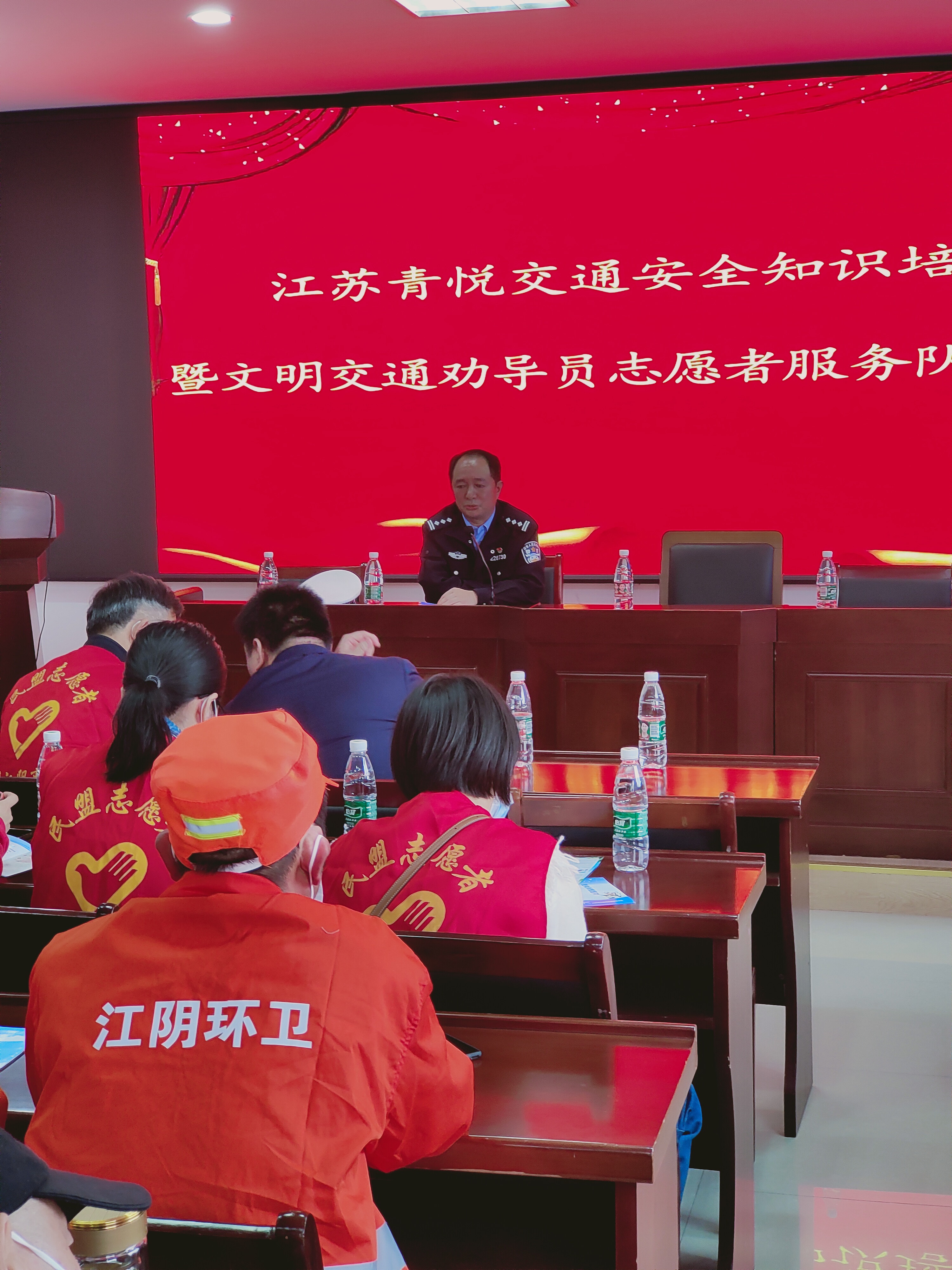 交通安全知識(shí)培訓(xùn)課堂(圖4) 交通安全知識(shí)培訓(xùn)課堂(圖4)